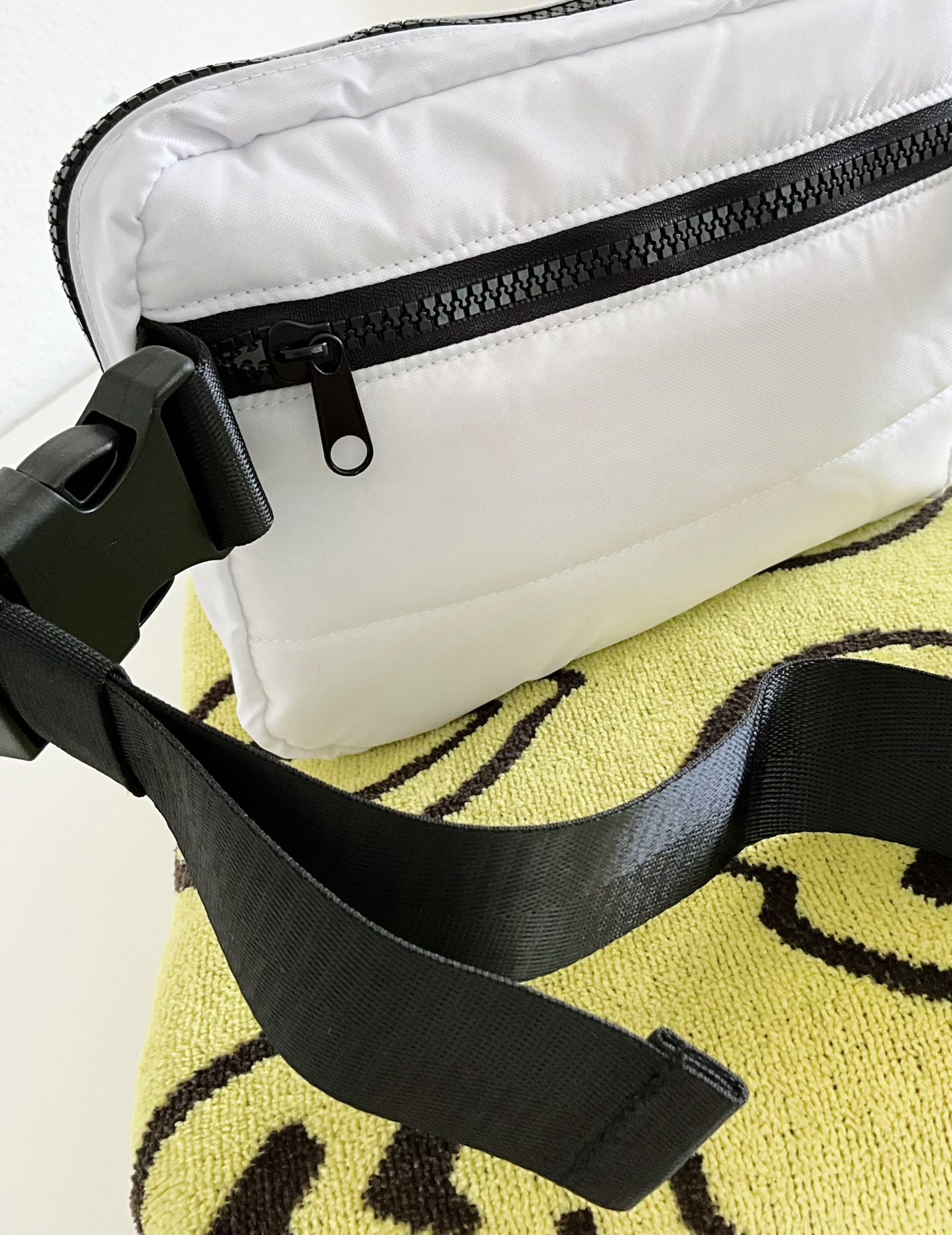 Luxe Aloha Bumbag (white)