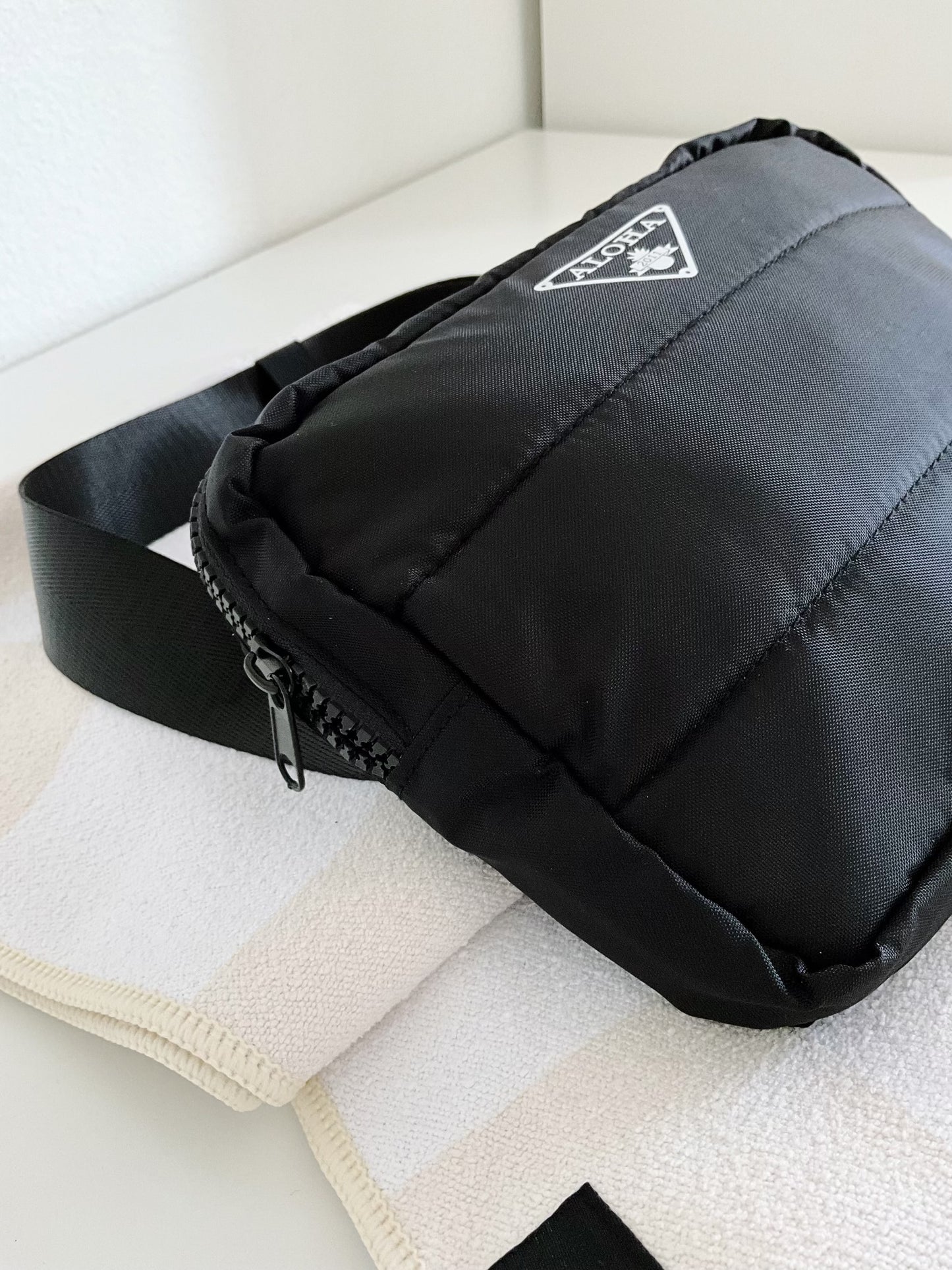 Luxe Aloha Bumbag (black)