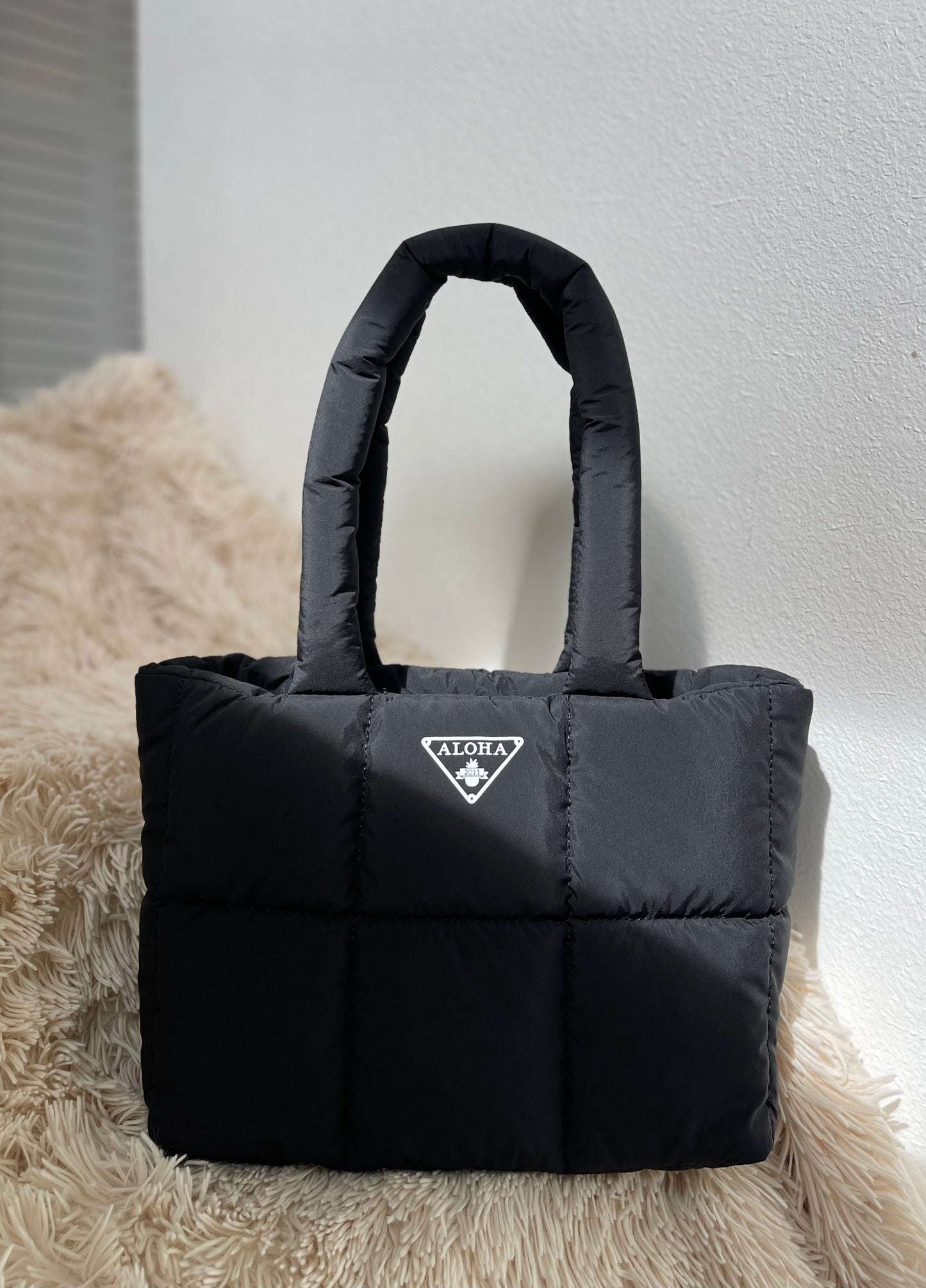 Luxe Aloha Puffer Tote (black)