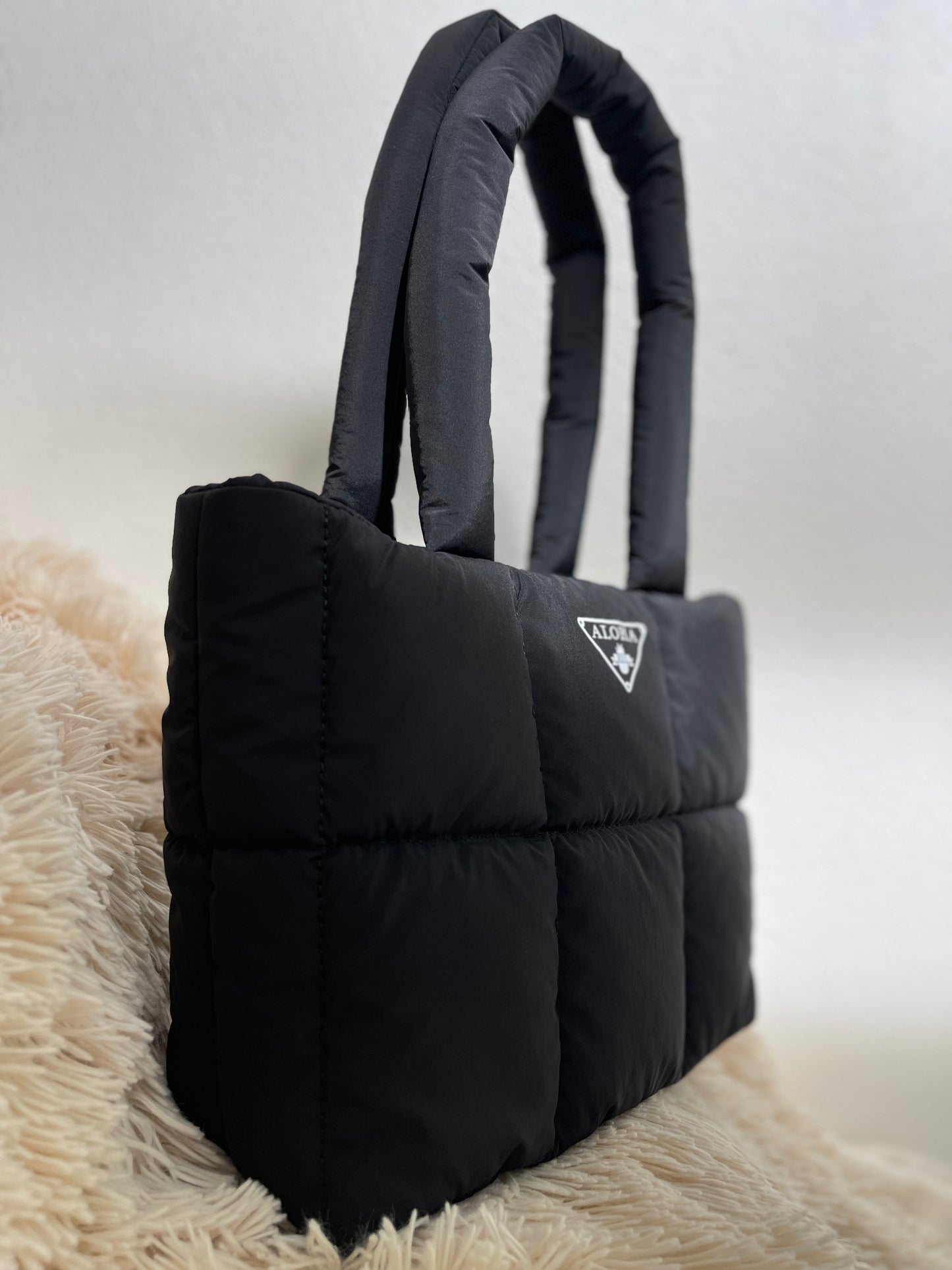 Luxe Aloha Puffer Tote (black)