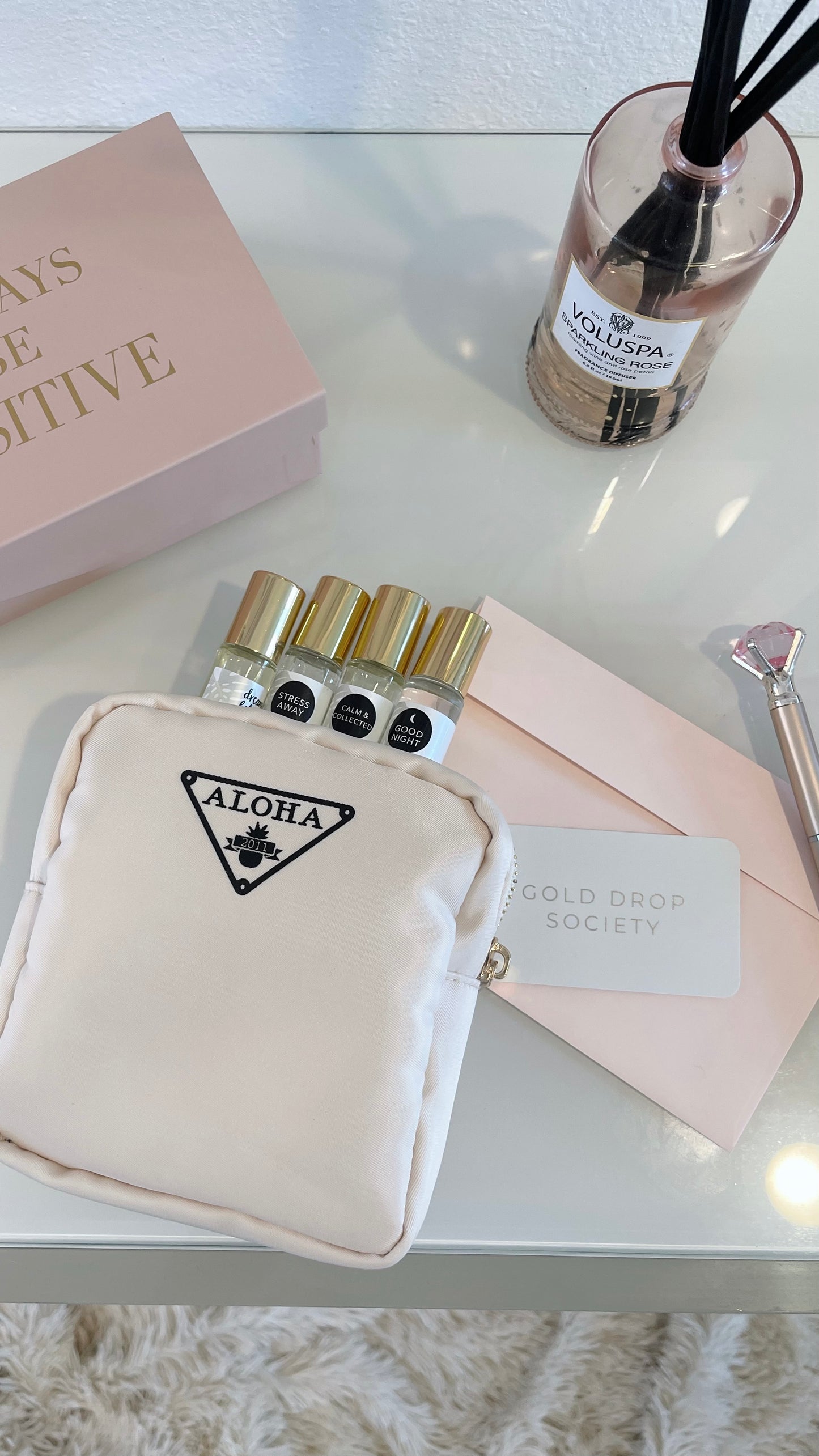 Luxe Aloha Pouch (nude)
