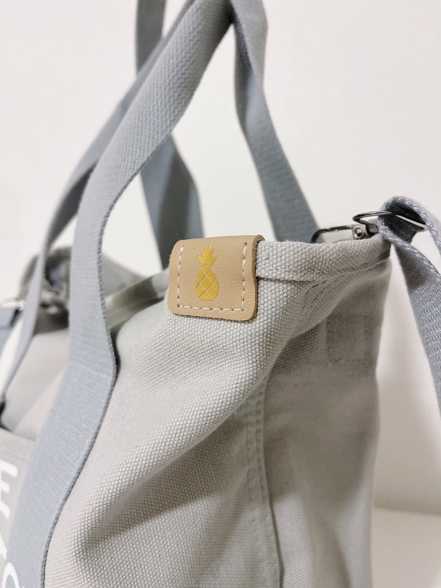 The Aloha Tote Medium (light grey)