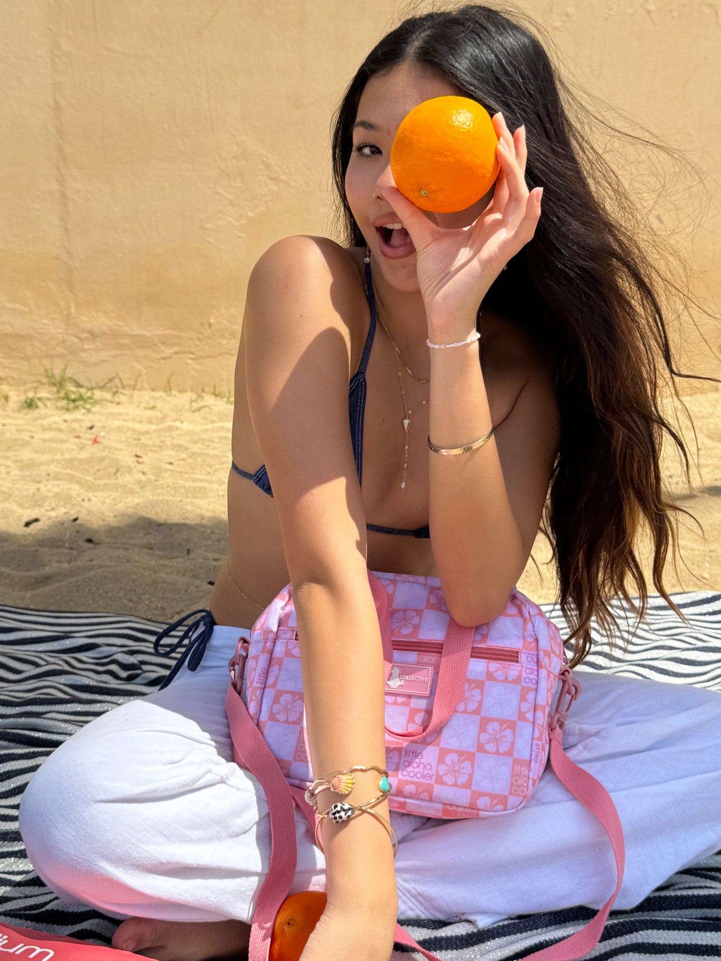 Little Aloha Cooler (hibiscus/coral)