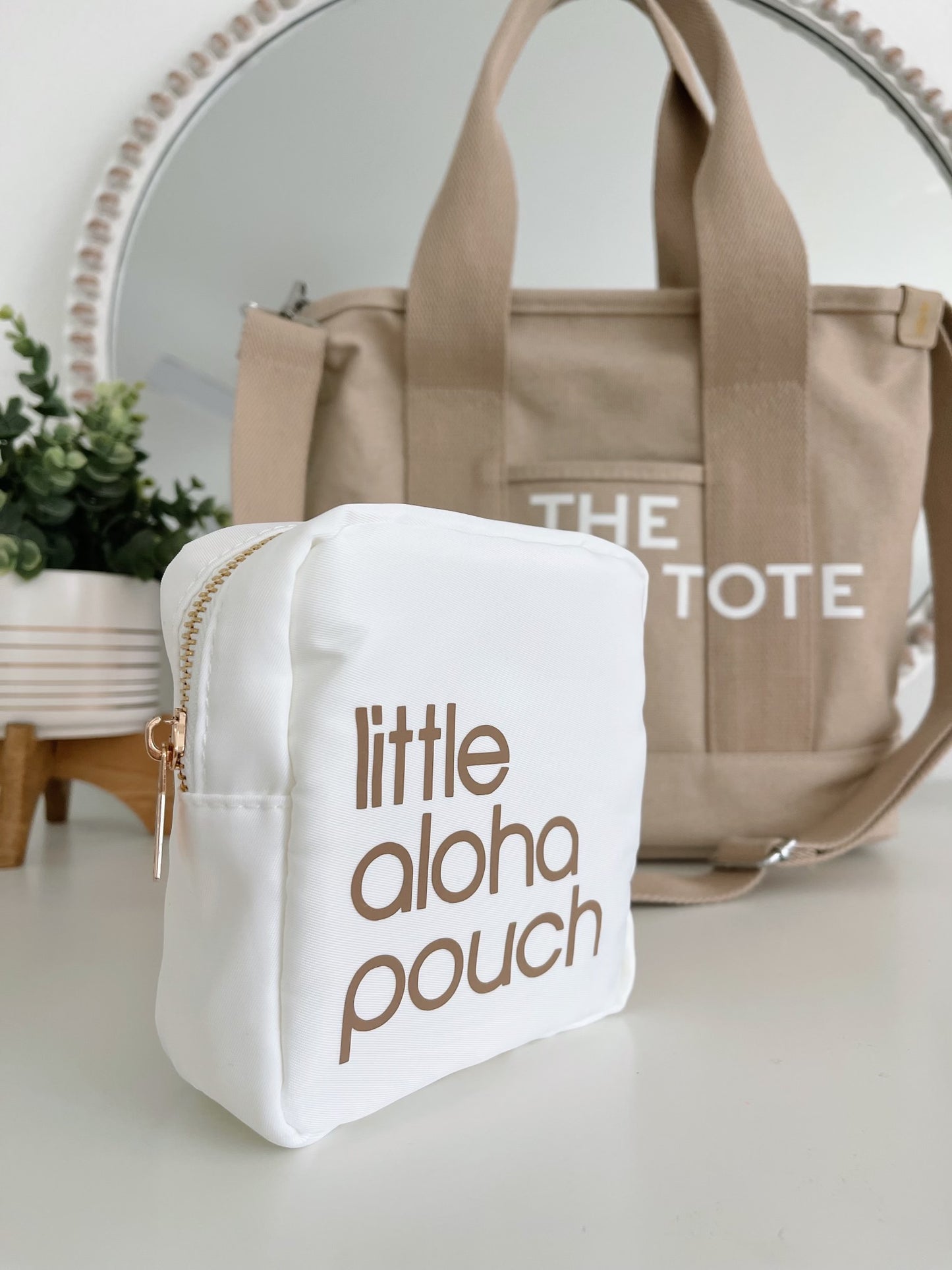 Little Aloha Pouch (white/taupe)