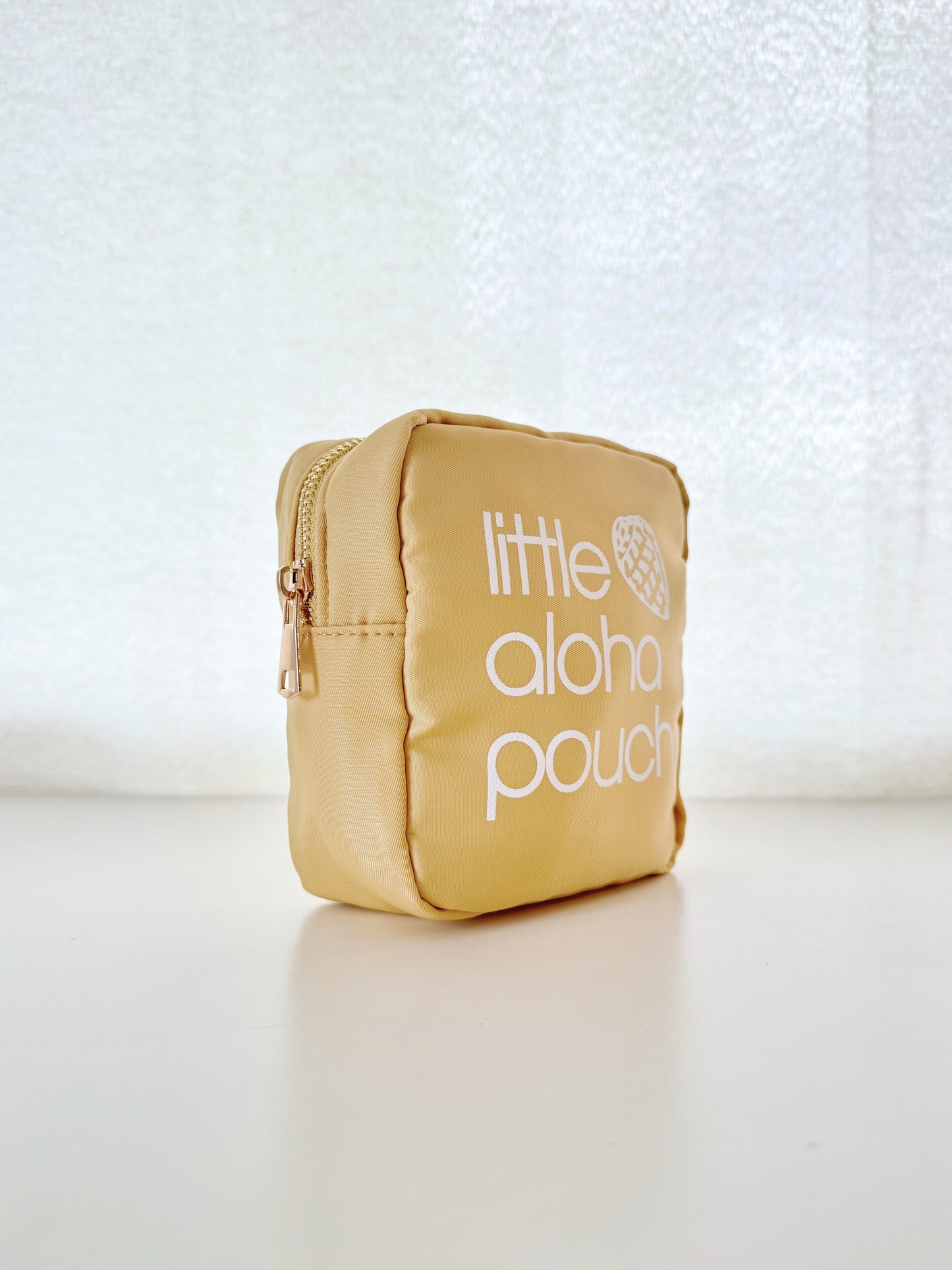 Little Aloha Pouch- butter yellow/white