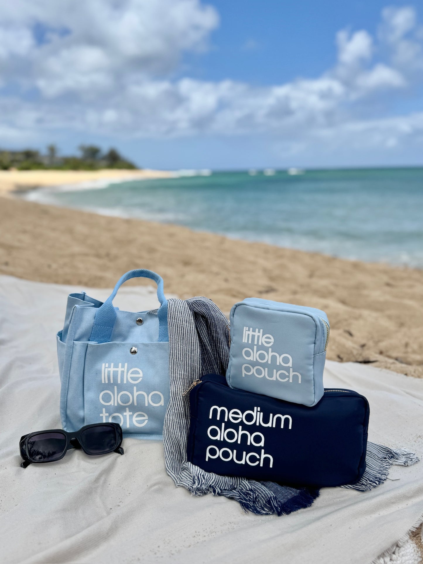 Medium Aloha Pouch (navy blue)
