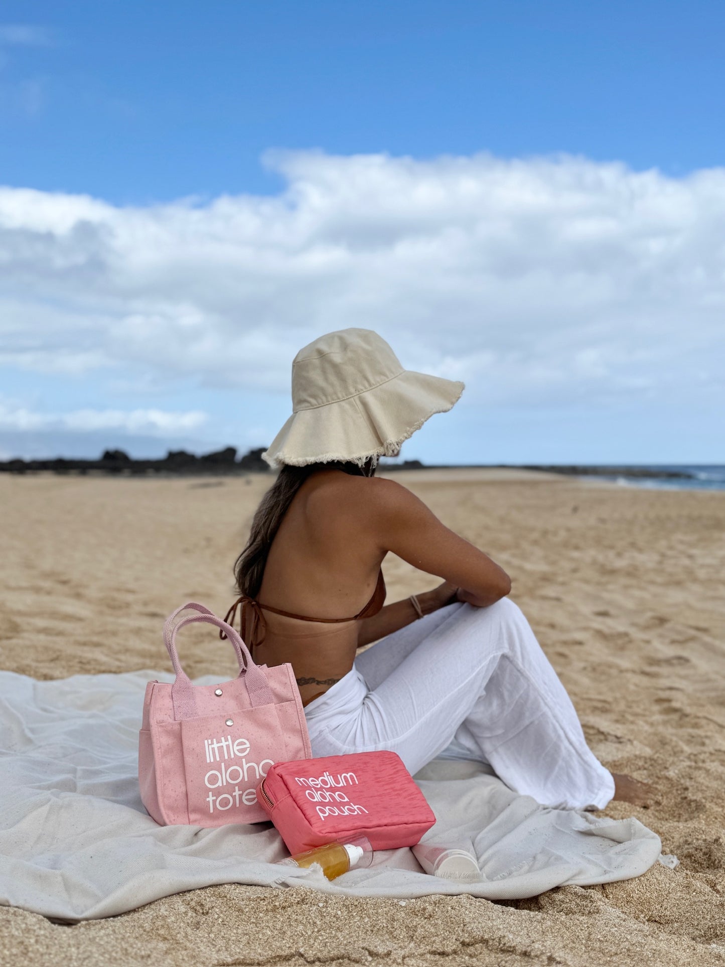 Medium Aloha Pouch- coral/white