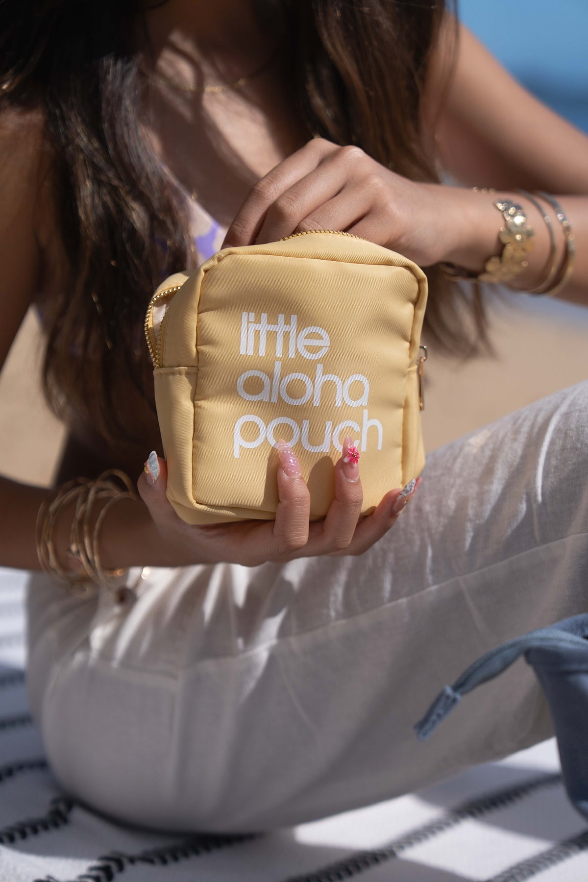 Little Aloha Pouch- butter yellow/shell