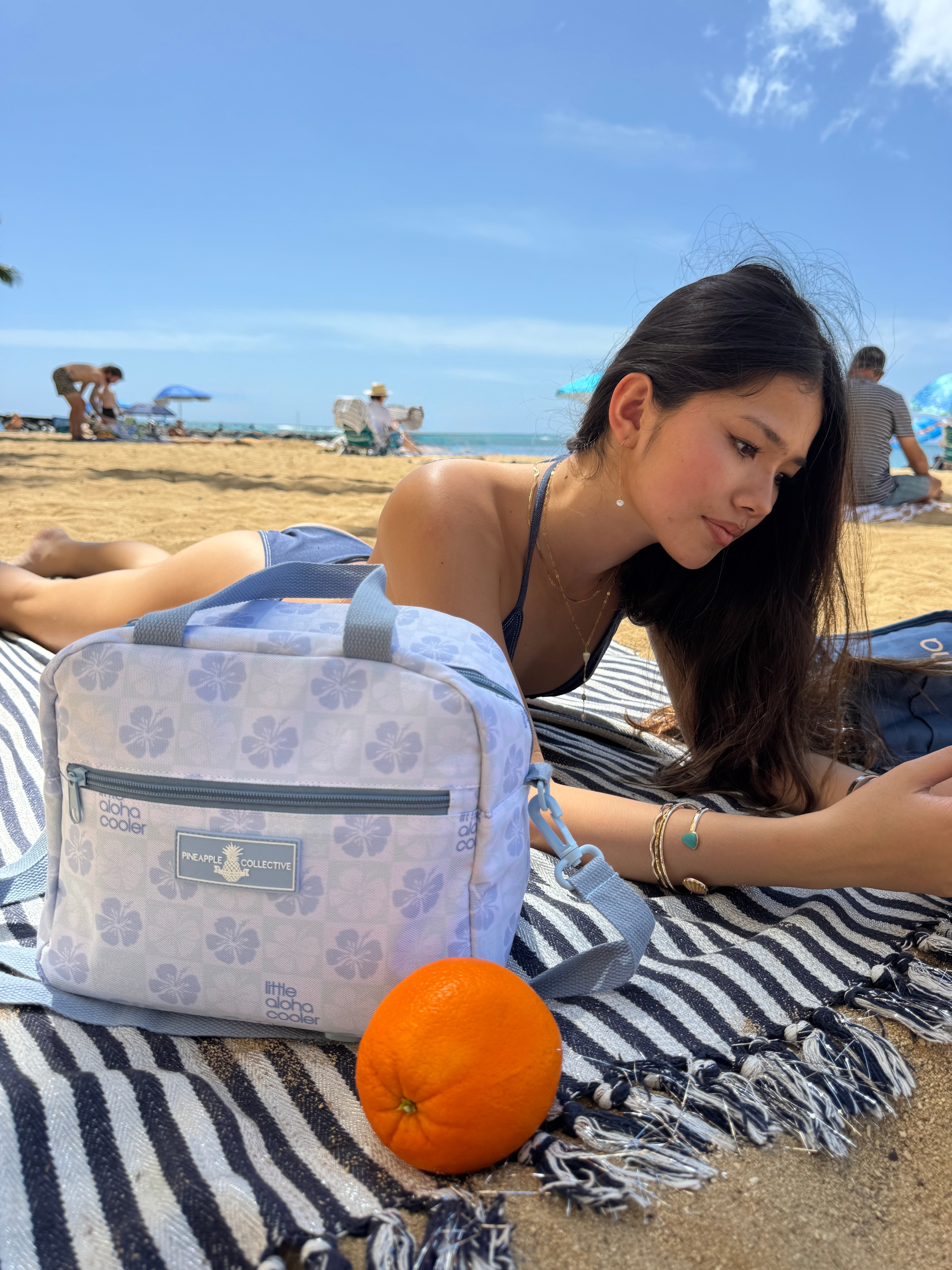 Little Aloha Cooler (hibiscus/blue) – The Pineapple Collective