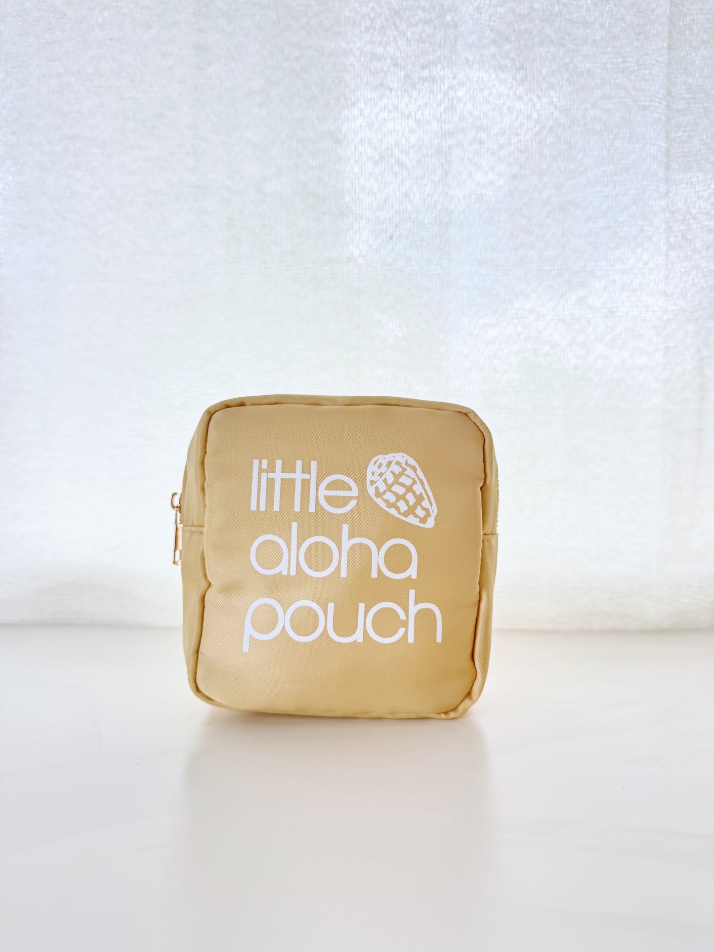 Little Aloha Pouch- butter yellow/white
