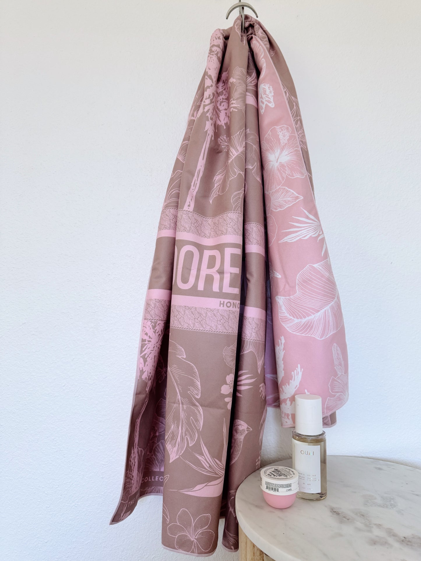 J’adore Hawaii Towel (tan/pink)