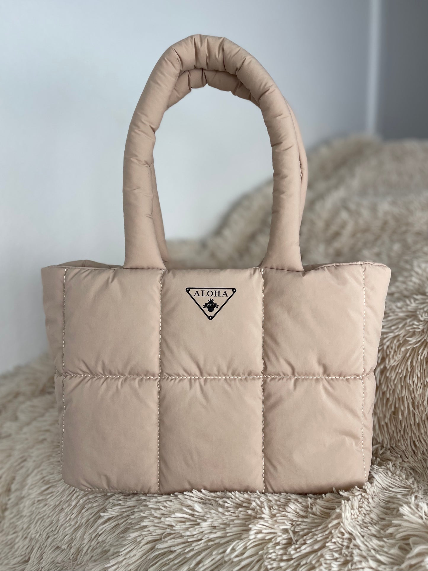 Luxe Aloha Puffer Tote (almond)